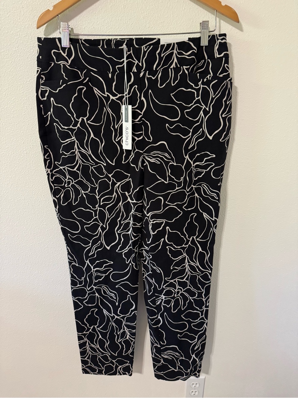 Chico’s So Slimming Brigitte Modern Floral Ankle Pant Black Smoke Taupe NWT-2/12